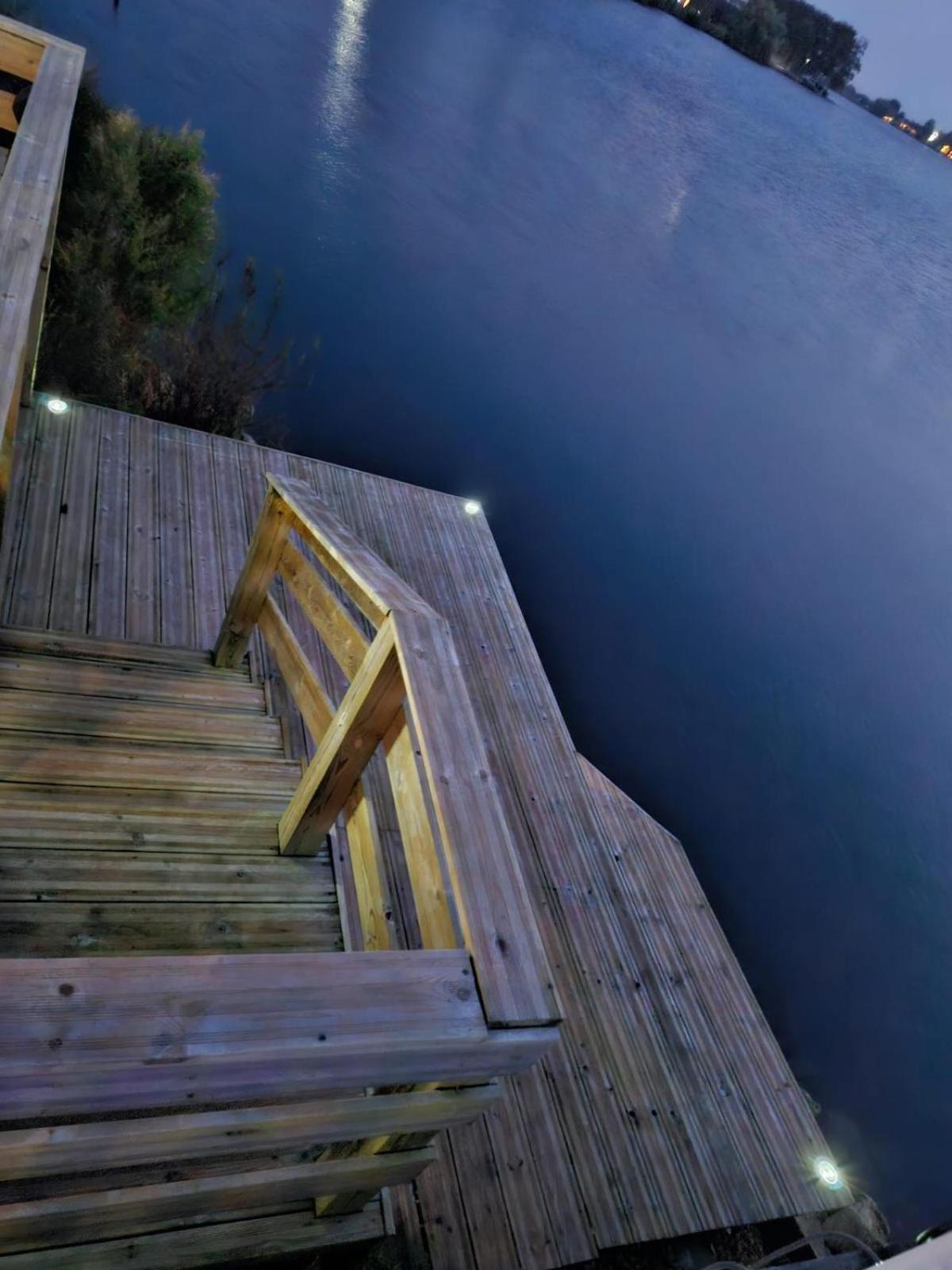 Lakeside Holiday Home With Hot Tub Tattershall Extérieur photo