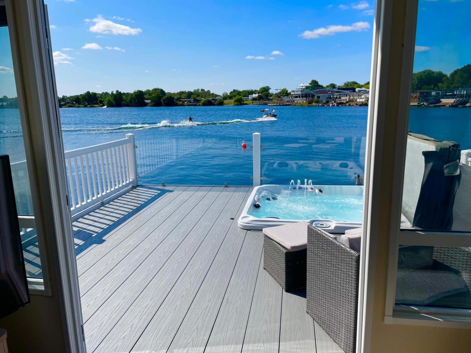 Lakeside Holiday Home With Hot Tub Tattershall Extérieur photo