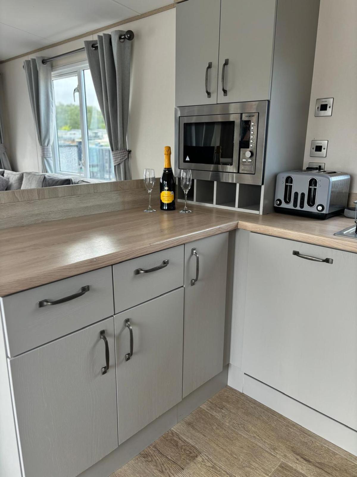 Lakeside Holiday Home With Hot Tub Tattershall Extérieur photo