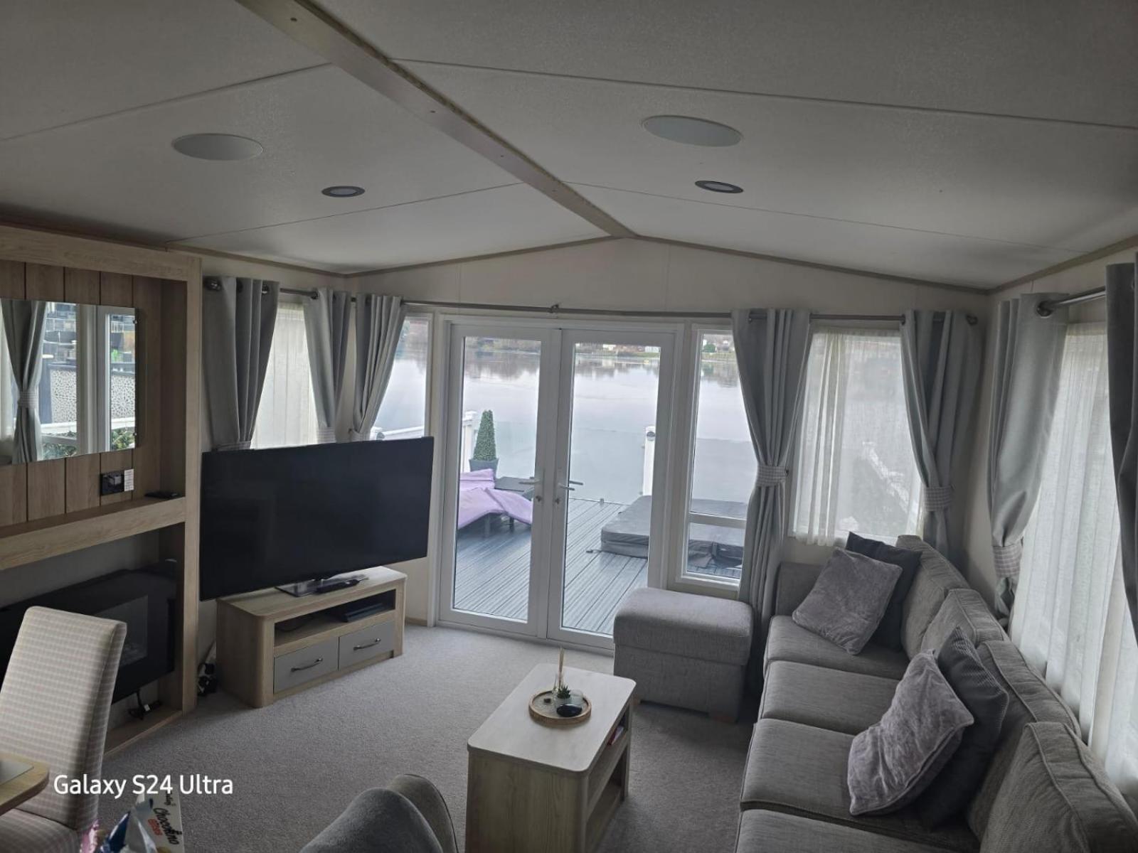 Lakeside Holiday Home With Hot Tub Tattershall Extérieur photo