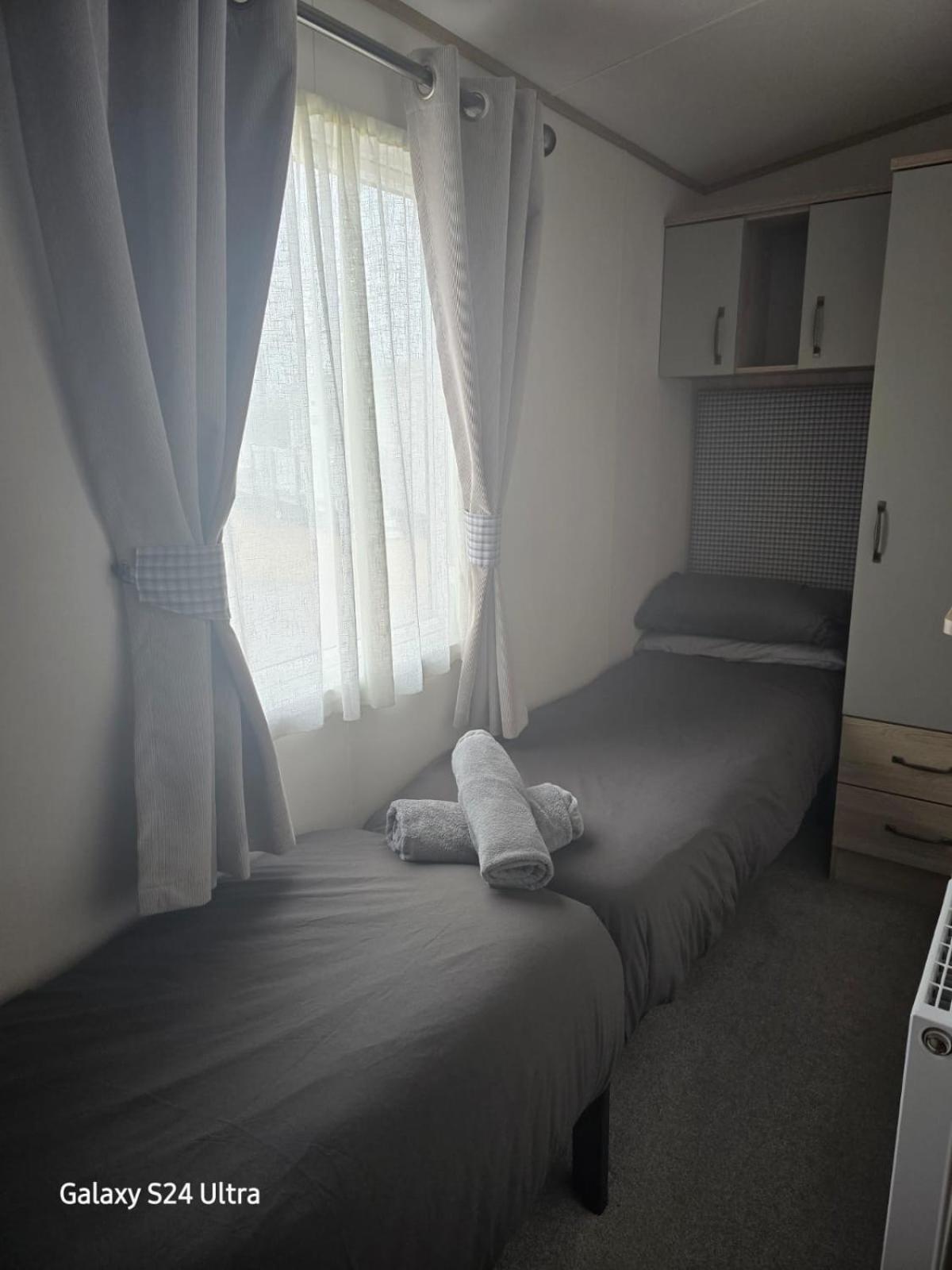Lakeside Holiday Home With Hot Tub Tattershall Extérieur photo
