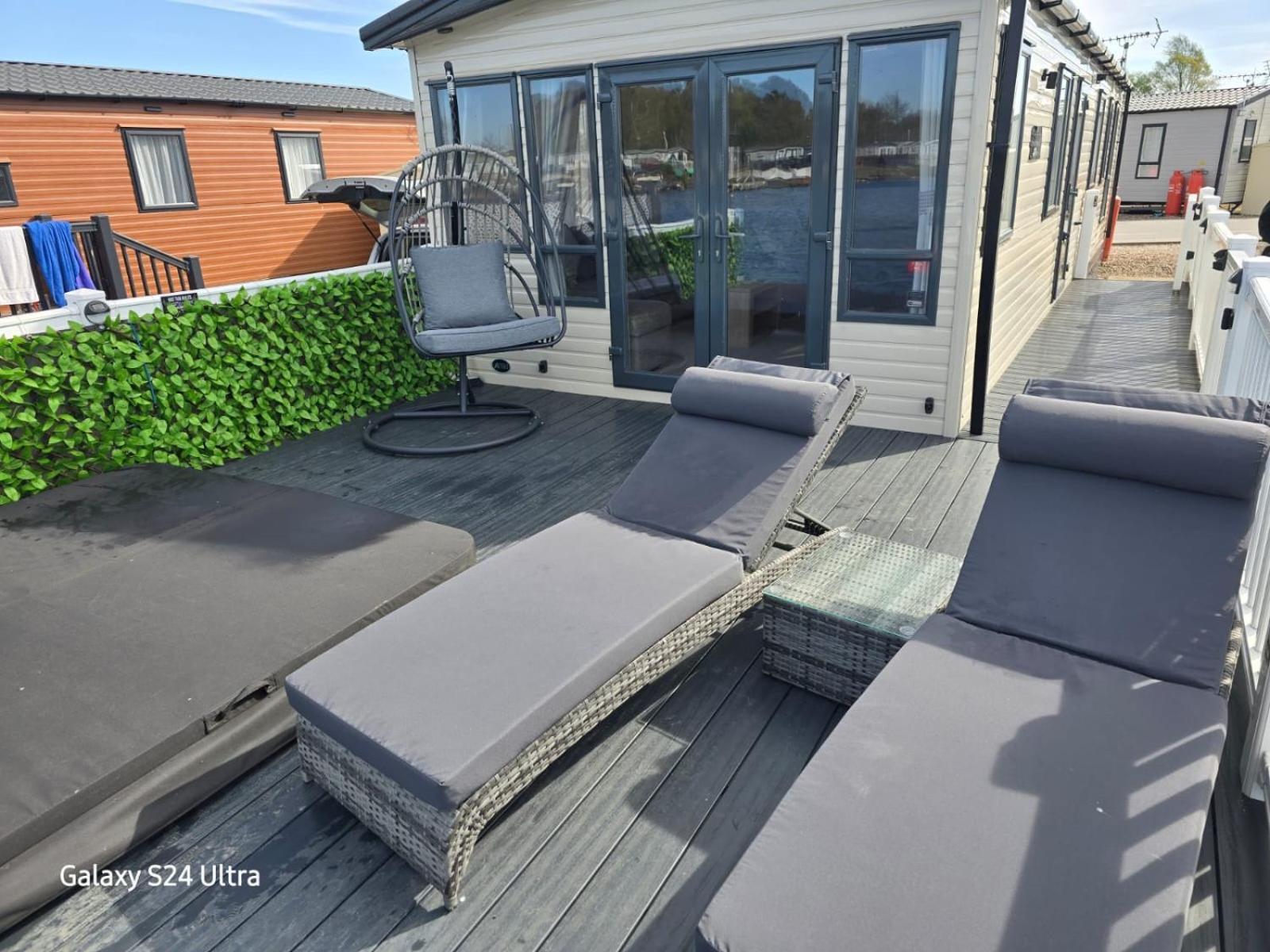 Lakeside Holiday Home With Hot Tub Tattershall Extérieur photo